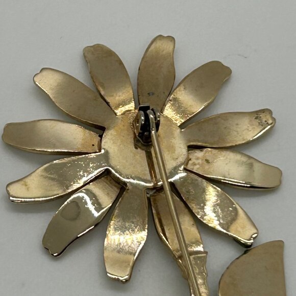 Vintage Daisy Flower Enamel Brooch Gold-Tone Metal White Yellow Floral Design - Picture 9 of 11